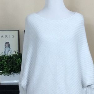 Jennifer Lopez bulky knit sweater batwing sleeves